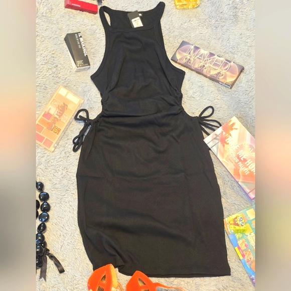 Black beautiful dress open aside ribs and waist. Size Medium - Picture 5 of 6